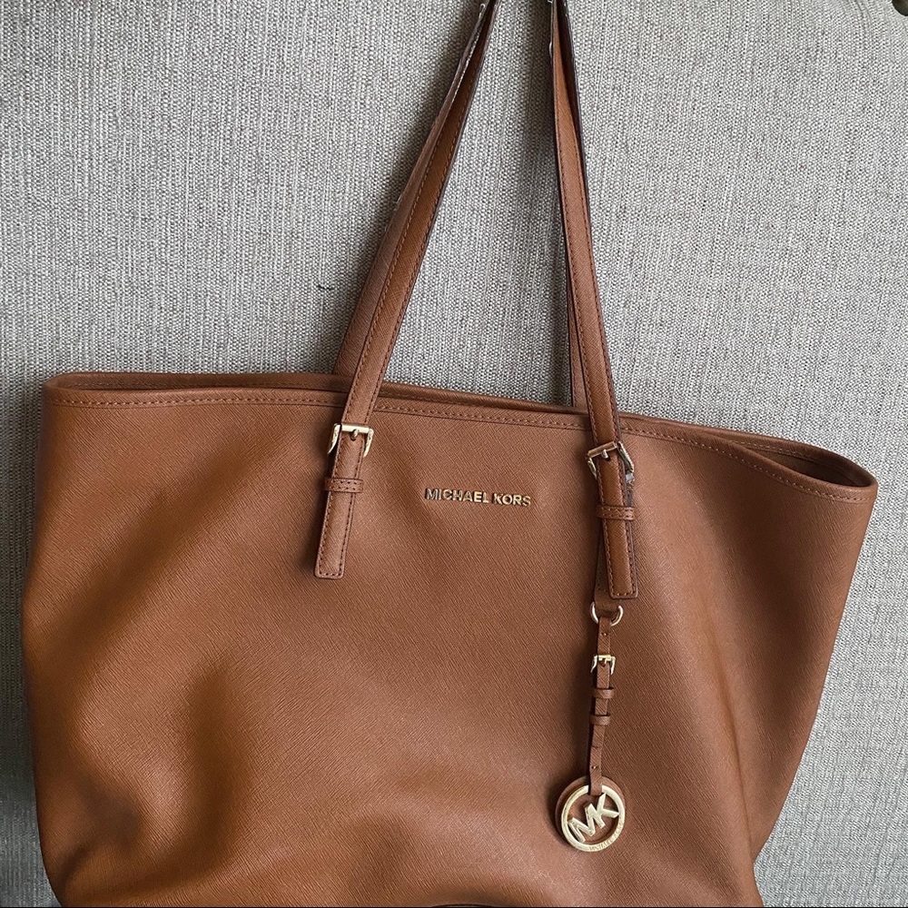 michael kors - jet set travel medium tote!